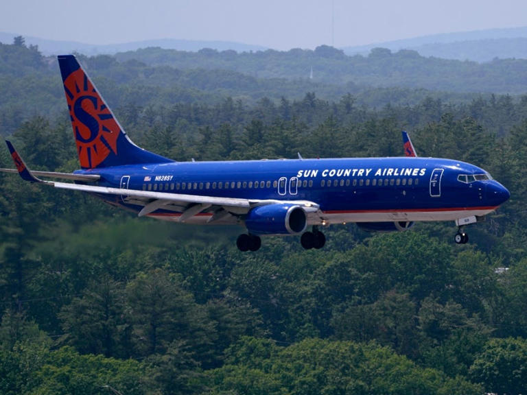 Sun Country Airlines Boeing 737 approaches Manchester Boston Regional Airport, Friday, June 2, 2023, in Manchester, N.H.
