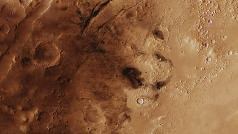 Fly over the trenches of Mars in stunning video of Nili Fossae