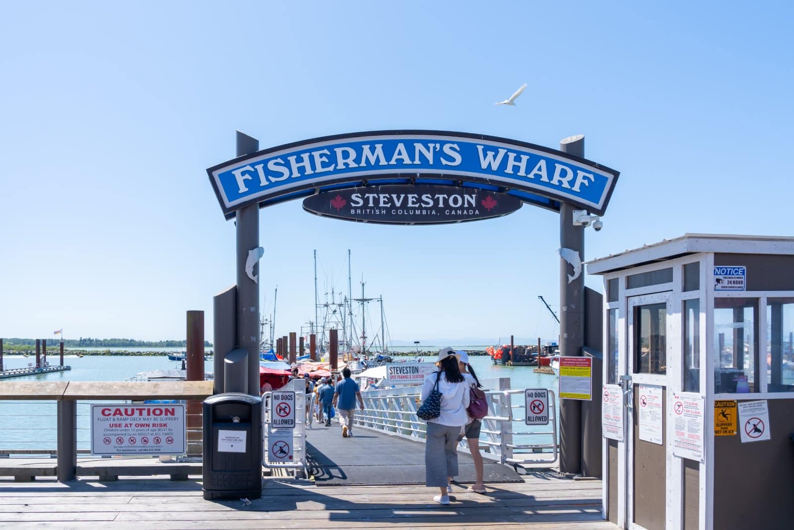 Image Credit: Shutterstock / JHVEPhoto <p><span>Explore sea lions, sourdough, and submarines at this bustling waterfront. The seafood is fresh, but tourist traps with high prices abound. Know where to eat before you go.</span></p>