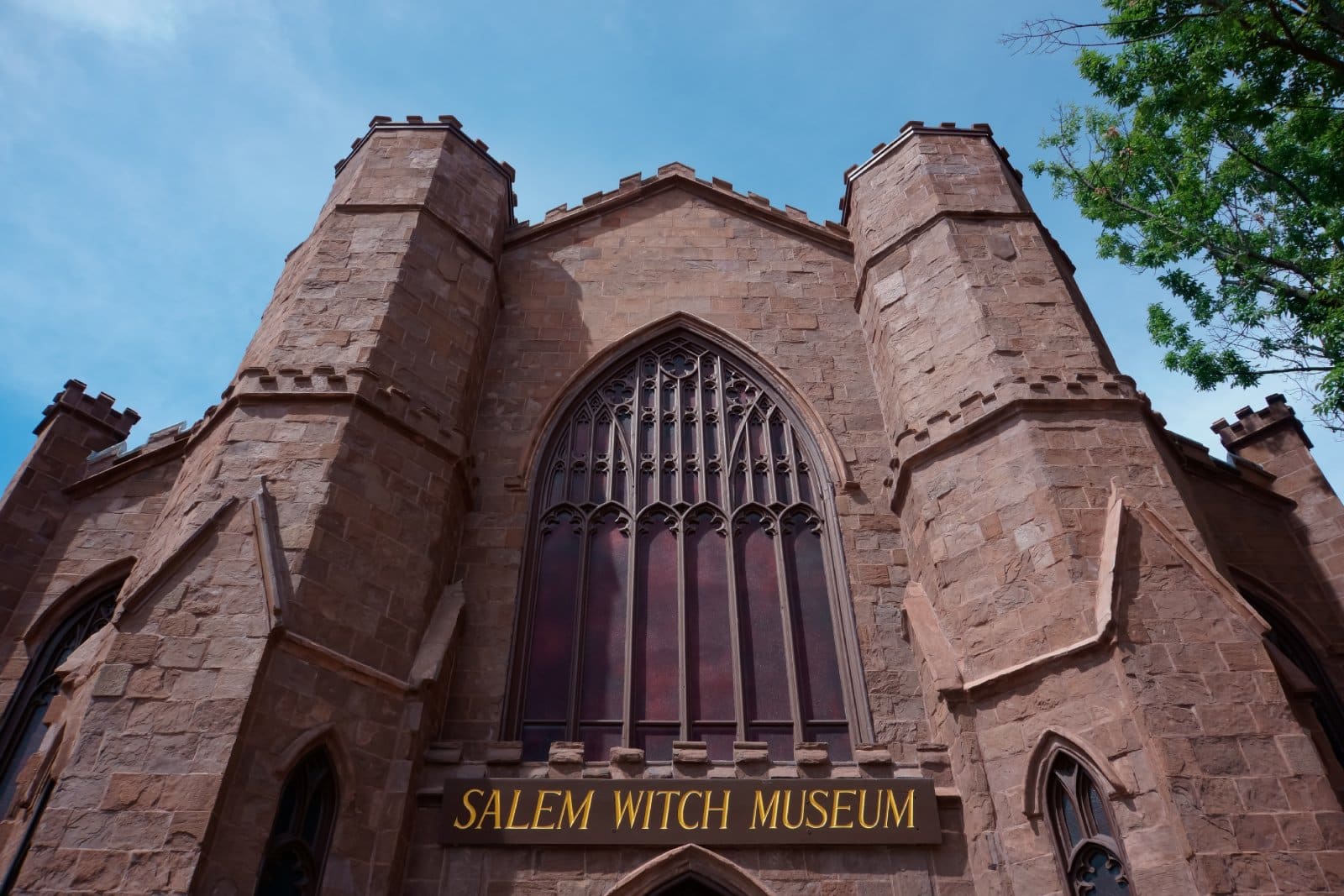 Image Credit: Shutterstock / Yingna Cai <p><span>Uncover the history of the Salem witch trials. It’s intriguing and educational, but the dark subject matter may spook younger children. The gift shop offers unique, albeit slightly eerie, souvenirs.</span></p>