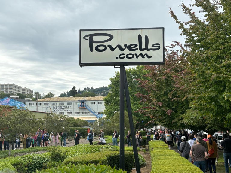 Powell’s Books warehouse sale attracts mile-long line