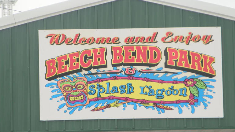 Man climbs to top of roller coaster at Bowling Green amusement park