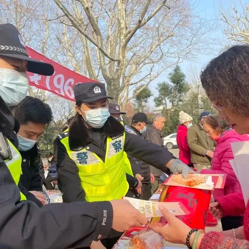 外滩女警意外“出圈”，本人回应！