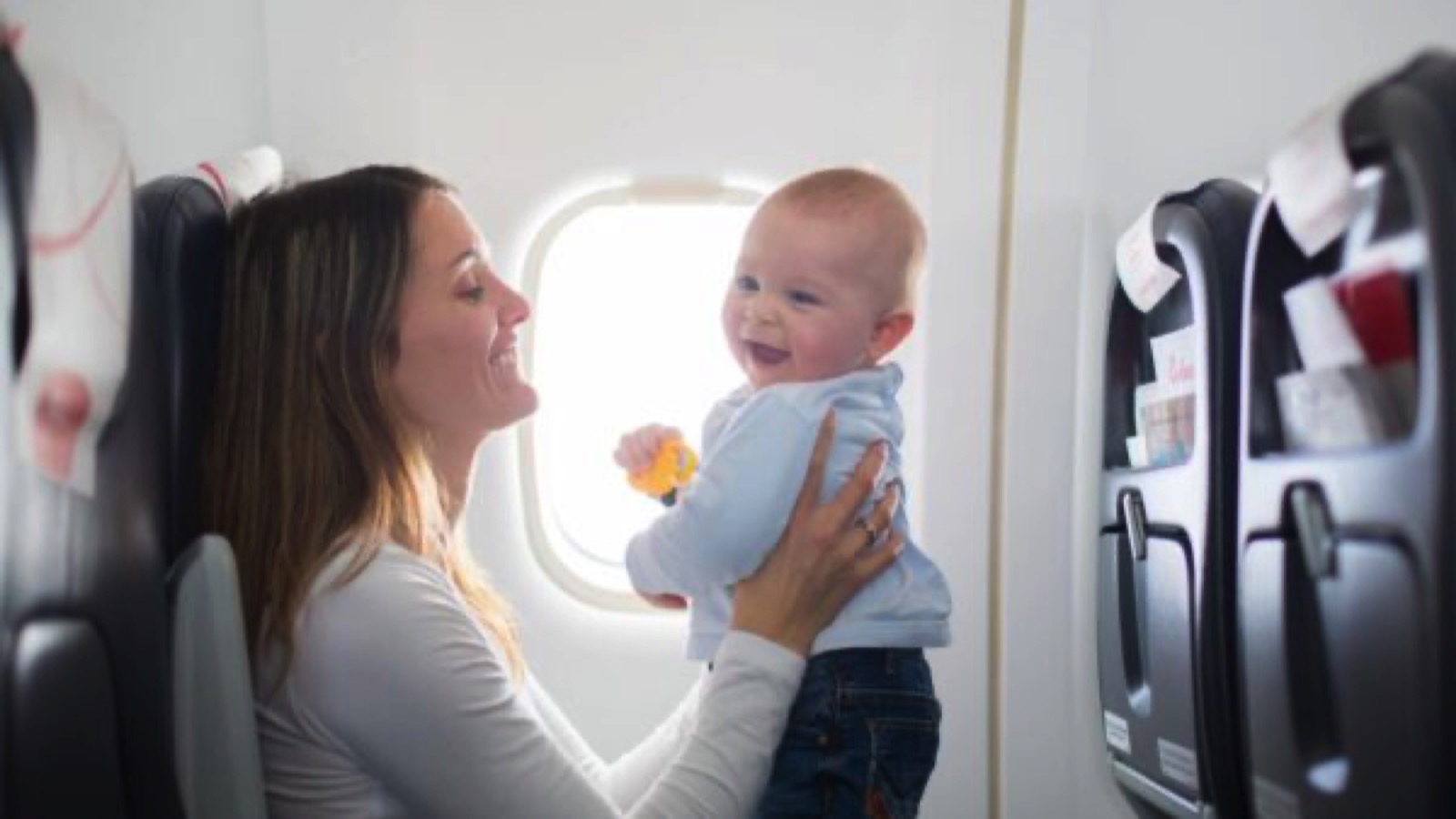 <p>Sometimes, traveling abroad is already challenging enough on our own. But with a toddler, it can be way more than that yet it's a truly rewarding experience. For a smooth and stress-free international trip with your little ones, it's essential to be well-prepared before, during, and after the flight—this sparked a couple's interest and made them ask for some tips in an online forum.</p>