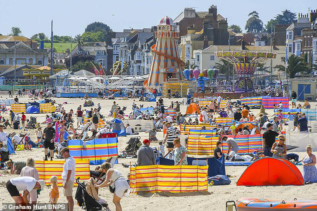 Sun-seekers pack out beaches and parks as temperatures rise above 20C