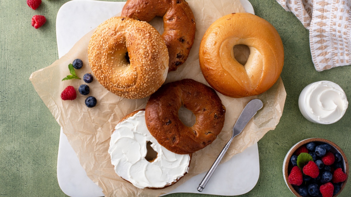 <p>New York may be the birthplace of the bagel, but its popularity extends far beyond American shores. Non-Americans swoon over this iconic round bread's chewy texture and endless topping possibilities. Whether slathered with cream cheese or stacked with lox, a good bagel transcends cultural boundaries.</p>