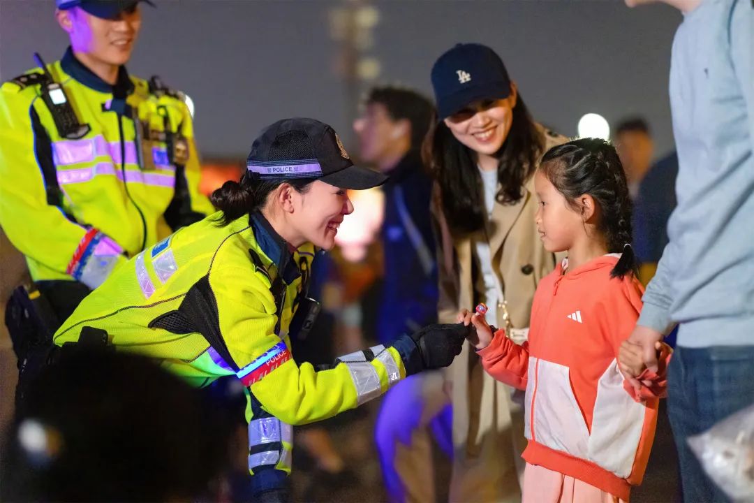 外滩女警意外“出圈”，本人回应！