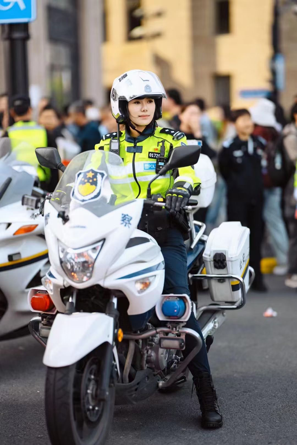 外滩女警意外“出圈”，本人回应！