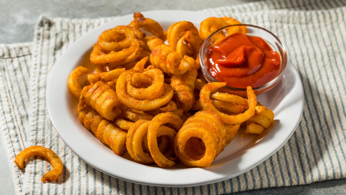 <p>Curly fries are more than just a side dish – they're a culinary adventure. Non-Americans are drawn to their whimsical shape and crispy perfection. Each bite is a compelling mix of fluffy potato and savory seasoning, making curly fries a guilty pleasure that transcends cultural divides.</p>