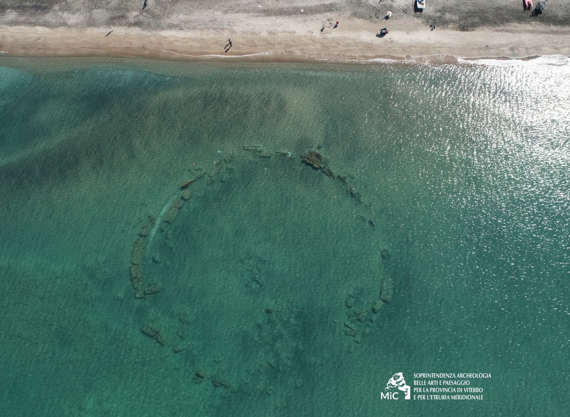 Further exploration revealed a circular structure with a diameter of approximately 50 meters, situated a few meters from the coast and completely submerged. Experts believe this to be a maritime pavilion associated with a Roman villa, though the full extent and complexity of the site are yet to be determined.