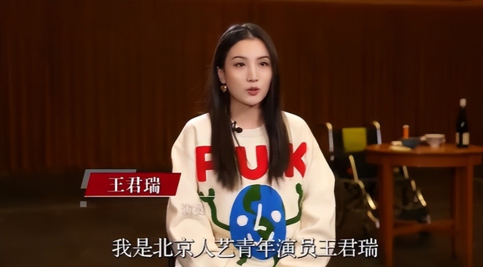 带妻进组？赵继伟老婆参演《鹊刀门传奇2》，看清五官后，气质不输小蒙