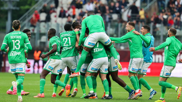 Saint-Etienne earns Ligue 1 promotion with extra-time goal