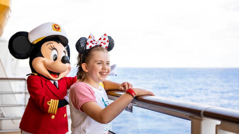 Child and Minnie Mouse on Disney cruise