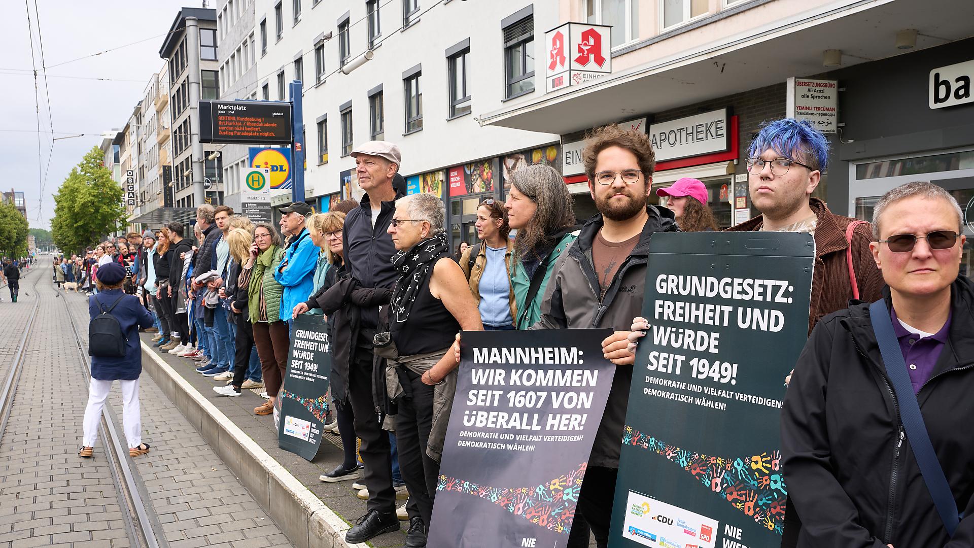 Mahnwache Nach Messerangriff In Mannheim