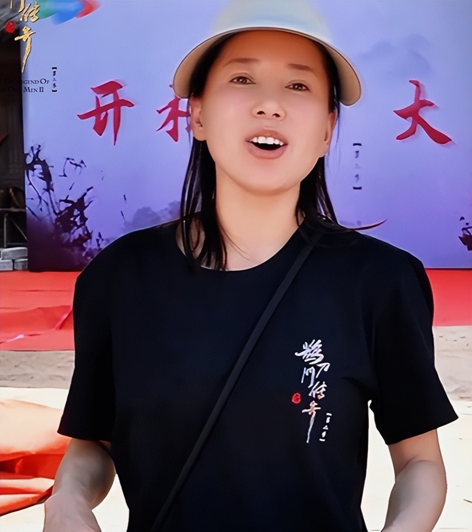 带妻进组？赵继伟老婆参演《鹊刀门传奇2》，看清五官后，气质不输小蒙