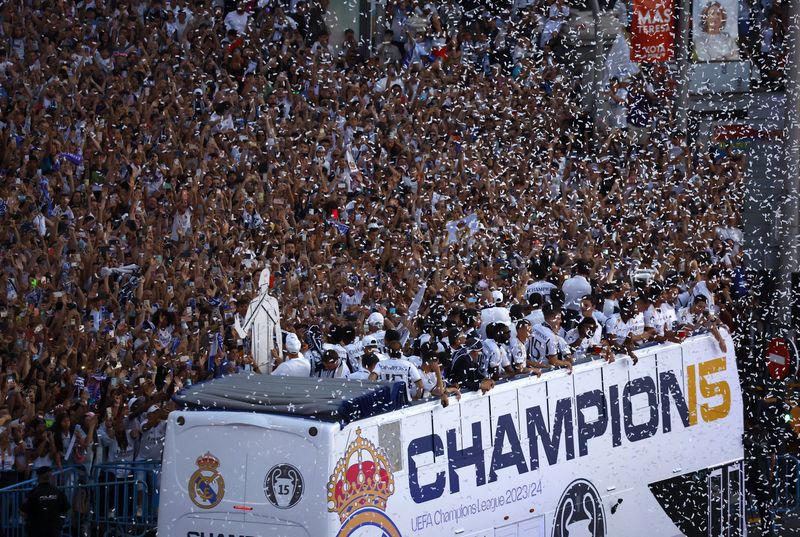 soccer-tens of thousands paint madrid white after real's champions league win