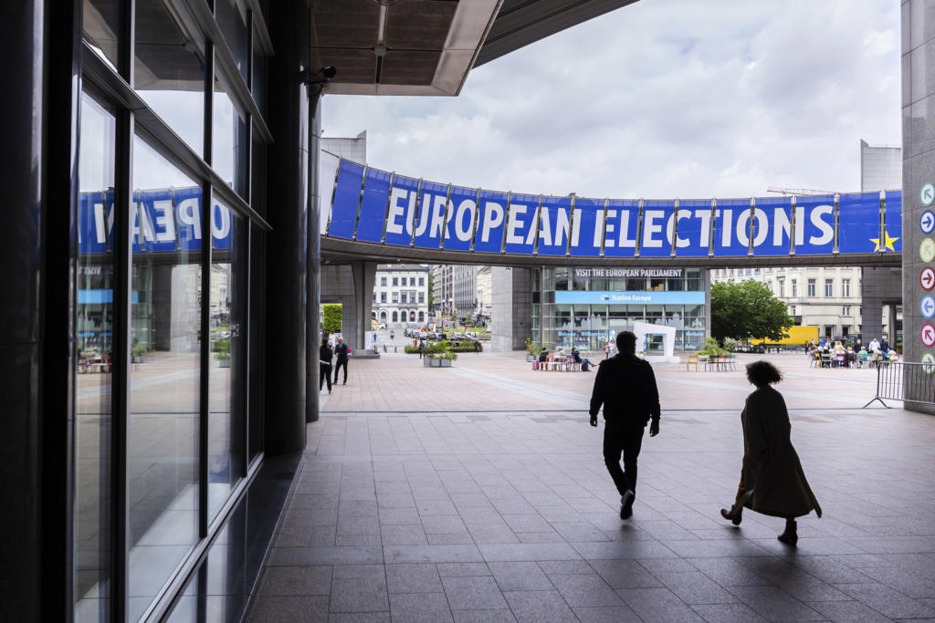 ευρωεκλογές: τι δείχνουν οι δημοσκοπήσεις πανευρωπαϊκά - οι συσχετισμοί δυνάμεων και τα 