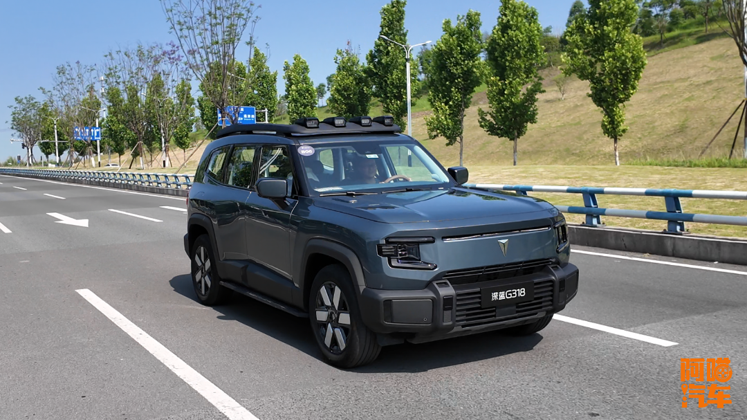 深蓝G318亏电油耗实测，5米多的四驱方盒子SUV，这油耗怎么样？