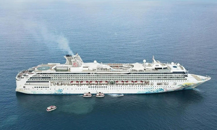 Cruise ship Resorts World One. Photo by VNA
