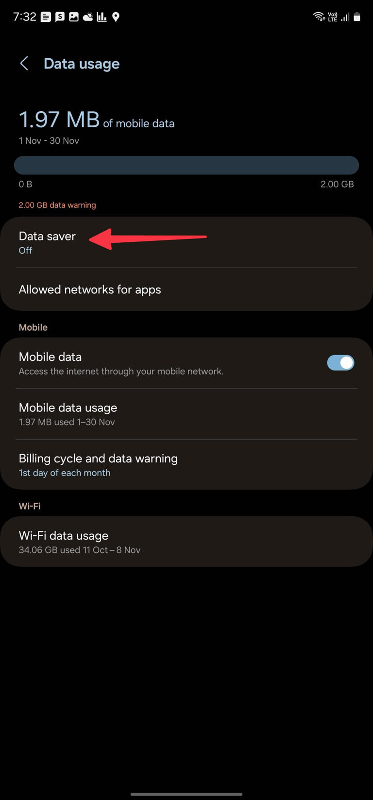 red solid arrow pointing to Data saver off on Samsung