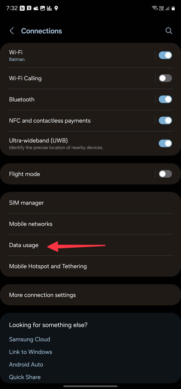 red solid arrow pointing to data usage on Samsung