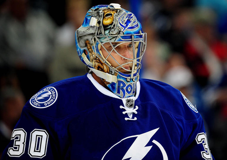 Watch: Former Oilers goalie Dwayne Roloson pumps up the crowd at Rogers ...