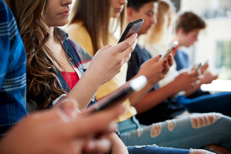 New York to ban smartphones in schools