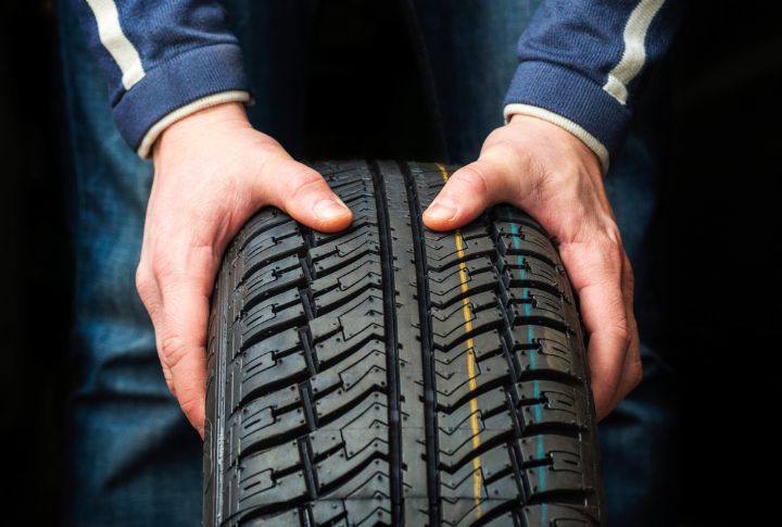 <p>Despite a decade of tire production, there are reasons to steer clear of this brand. Though a China-based US firm, its material quality is subpar, leading to a lackluster performance on dry and wet roads. Furthermore, its limited design selection gives customers fewer choices than other brands.</p>