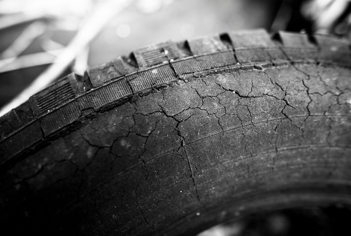 <p>Choosing low-budget tire brands may seem attractive due to the initial cost savings they offer. Yet, opting for brands such as Westlake Tires may not be prudent. Their products lack longevity, requiring replacement after just 20,000 miles—half the lifespan of standard tires. Additionally, there are concerns about traction loss at speeds exceeding 60 mph, potentially jeopardizing safety.</p>