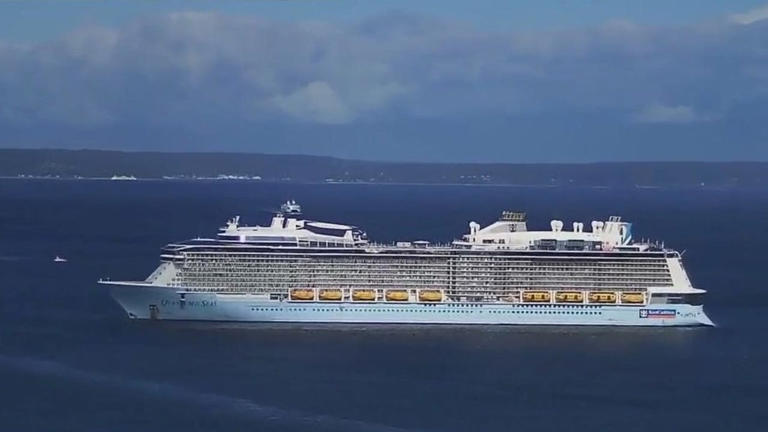 2 cruise ships stuck, anchored in Elliott Bay due to strong winds