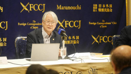 日本外国特派員協会で記者会見した小島敏郎氏（2024年4月17日、記者撮影）