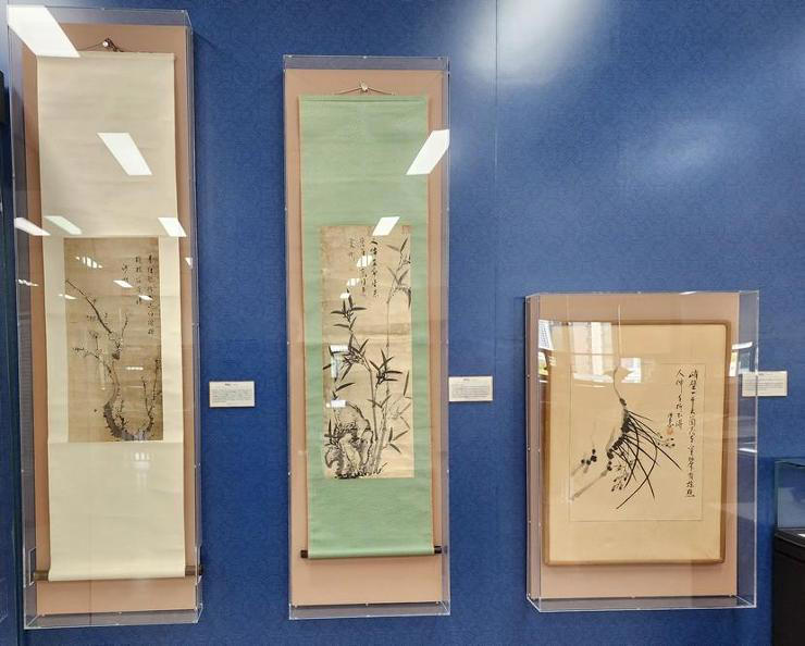 Three Joseon-era paintings, from left, 'mukmaedo,' a painting of plum blossom flowers, 'mokjukdo,' a painting of a bamboo tree, and 'sukgokdo,' a painting of a dendrobium plant, are on display at the National Library in southern Seoul, May 2. Mukmaedo and mokjukdo are by famous Joseon-era painter Song Soo-myeon, and sukgokdo is by Yi Bang-ja, the last crown princess of Joseon who was born Japanese and married Yi Un, Joseon's last crown prince. Korea Times photo by Jon Dunbar