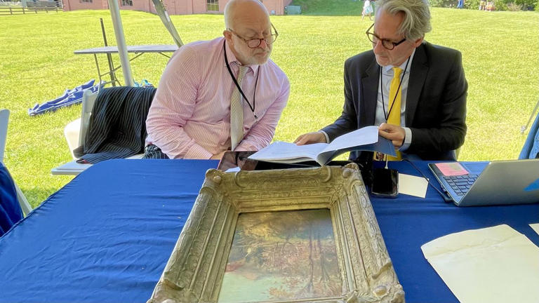 Antiques Roadshow attracts around 5,000 to Urbandale