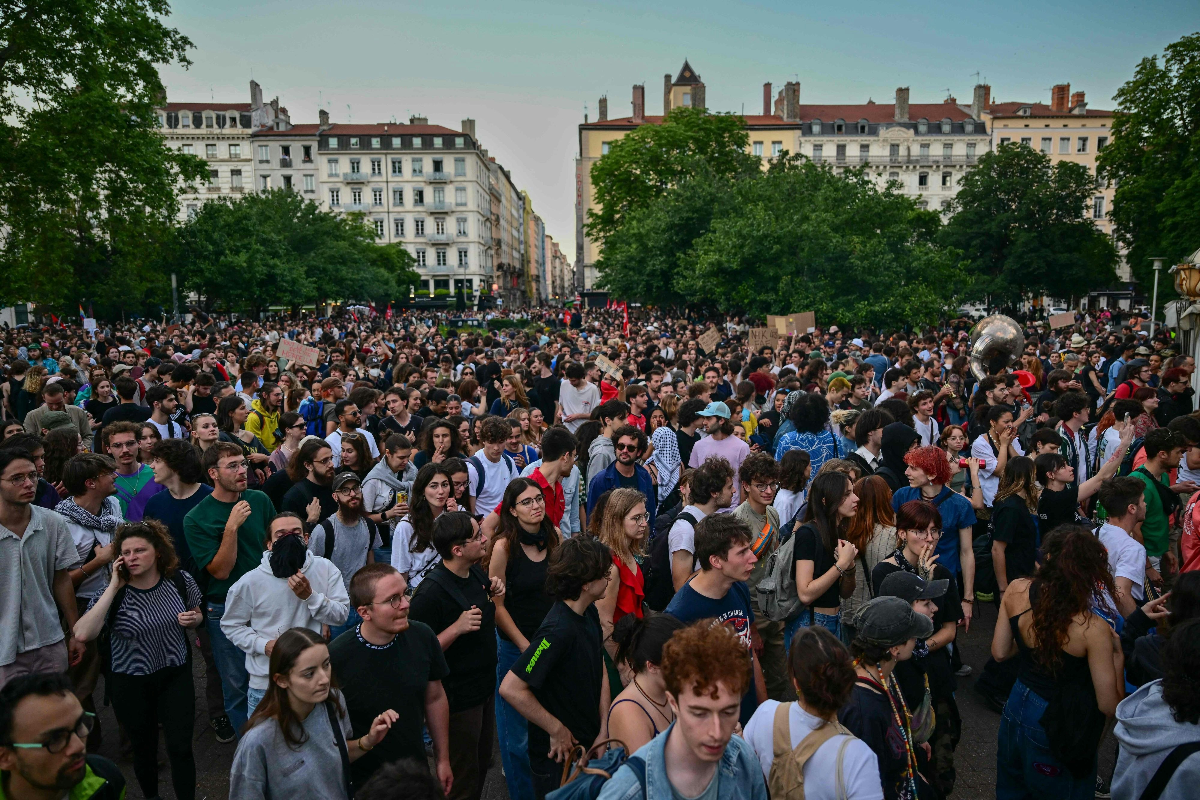 Europawahl In Frankreich: Tausende Franzosen Demonstrieren Gegen ...