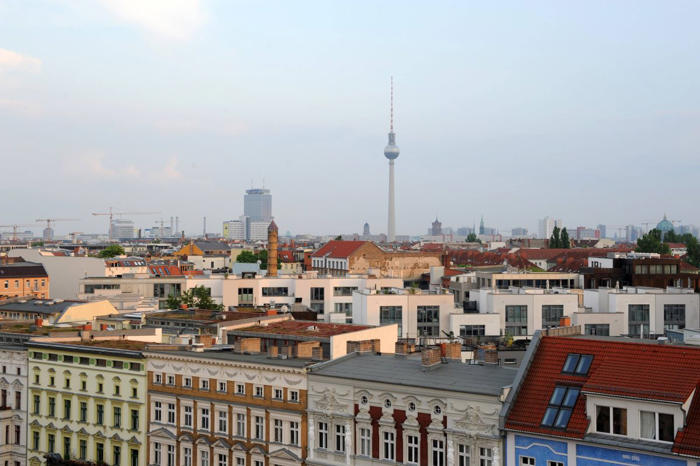 airbnb: weltberühmte bewohnerin – so sieht es in dieser berliner wohnung aus