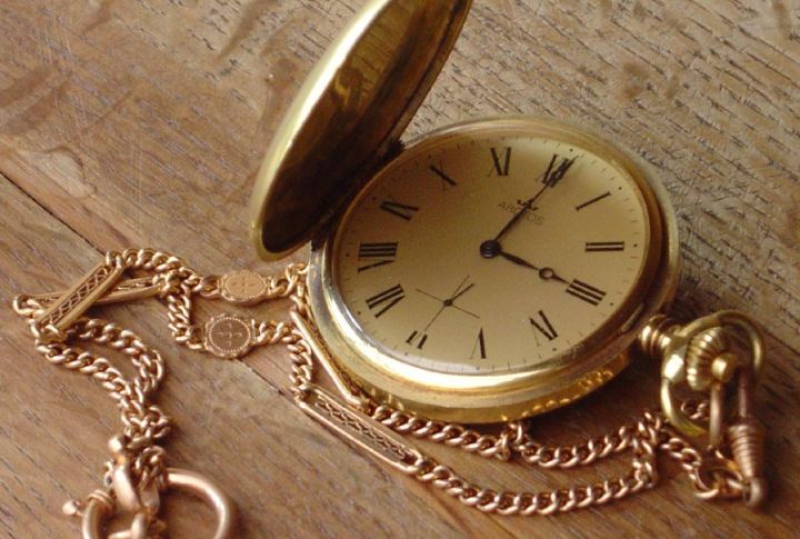 <p>Before discarding any old watches or timepieces, you may have to wait to find out their approximate value. Limited editions or ones with unique features are highly sought-after collector’s items.</p> <p>The post <a href="https://housely.com/items-in-your-house-that-could-be-worth-a-ton-of-money/">15 Items In Your House That Could Be Worth A Ton Of Money</a> appeared first on <a href="https://housely.com">Housely</a>.</p>