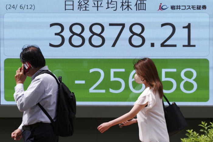 yen slides lower as tokyo stocks rise