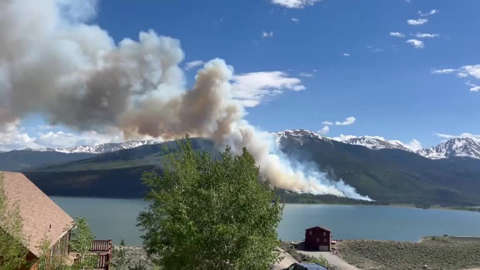 Colorado wildfire burns through 165 acres