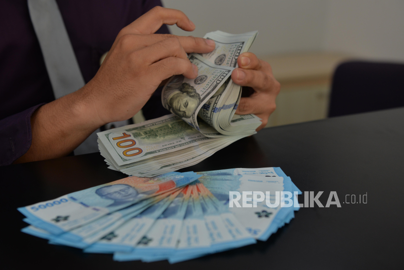Rupiah Diperkirakan Melemah di 2025 Karena Pertumbuhan Ekonomi Tak Mencapai Target