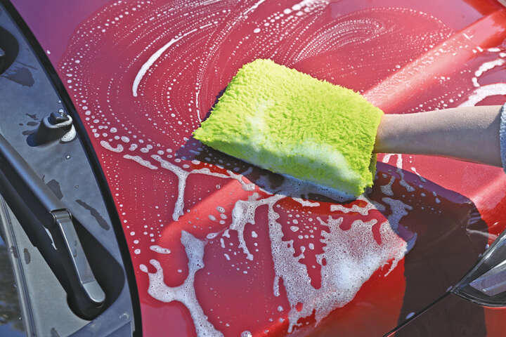 本格的な梅雨の前に徹底洗車しておくことで汚れにくいクルマのボディづくりが完成する!?