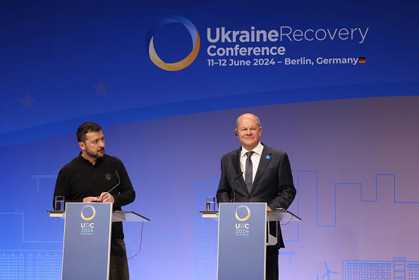 German Chancellor Olaf Scholz and Ukrainian President Volodymyr Zelensky.