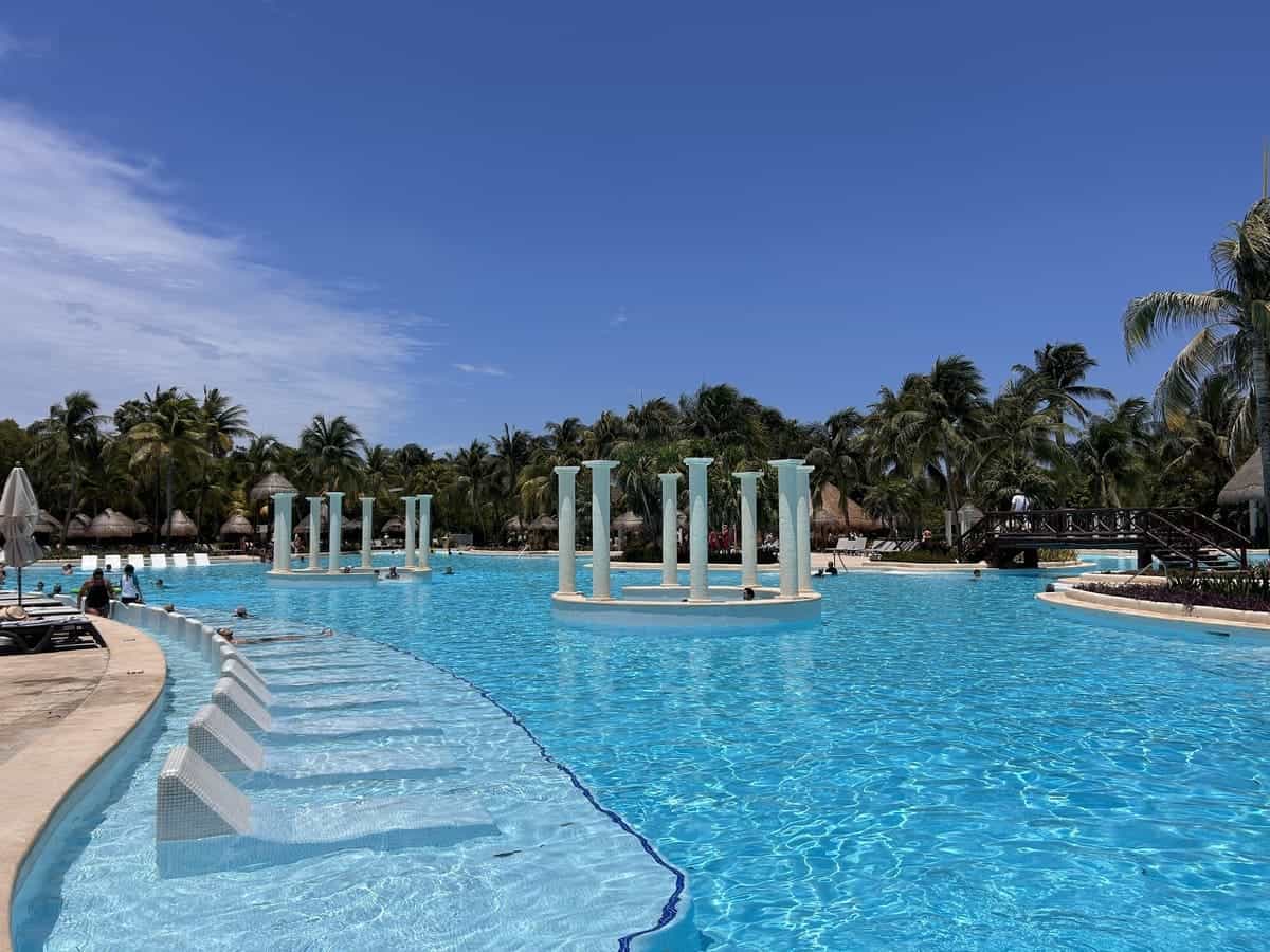 Ready to trade in your daily chaos for a slice of paradise? Buckle up, because the Grand Palladium Kantenah Riviera Maya is about to become your new favorite family getaway. With their brand-new family section, they’ve gone all out to […]