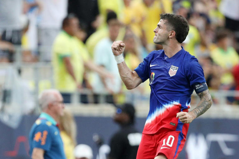 Christian Pulisic comemora seu gol no empate dos Estados Unidos com o Brasil.