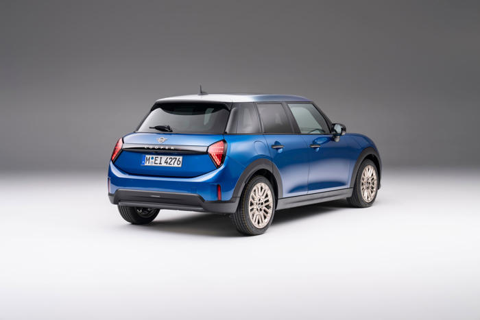 2025 mini cooper 4 door arrives with more space, less style