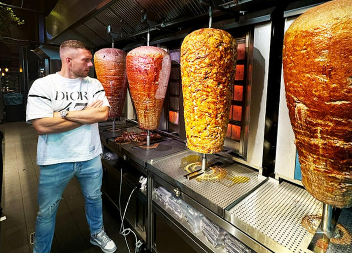 uczestnik euro 2024 urządził imprezę. 50 kebabów od podolskiego