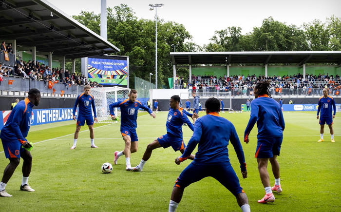 nederlands elftal grijpt in en neemt zekere voor het onzekere in wolfsburg