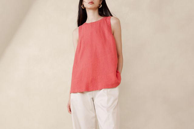 luxe linen dresses, shirts, and jumpsuits are quietly on sale at banana republic