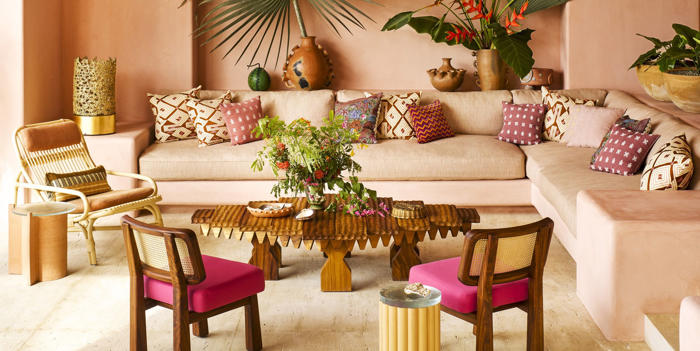 why we chose this beachfront living room for our latest issue cover