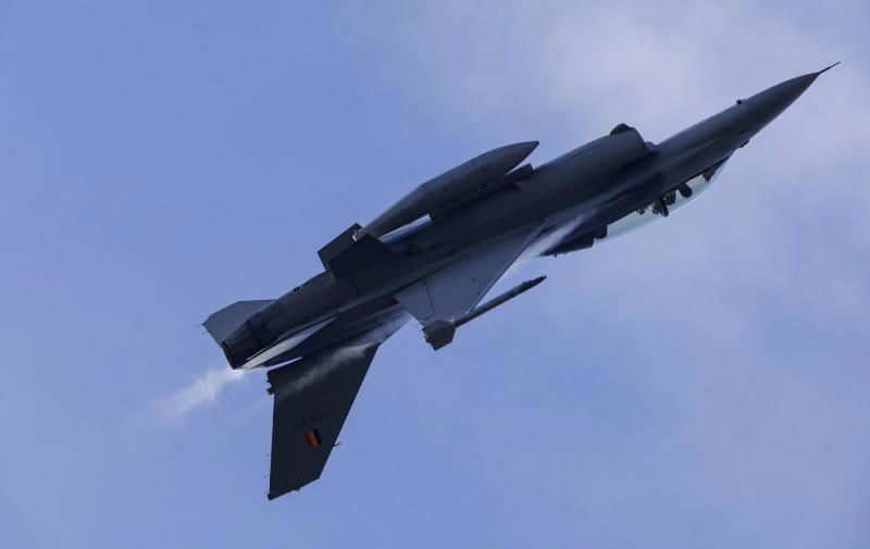 russia changes missile strikes on ukraine tactics in anticipation of f-16s arrival