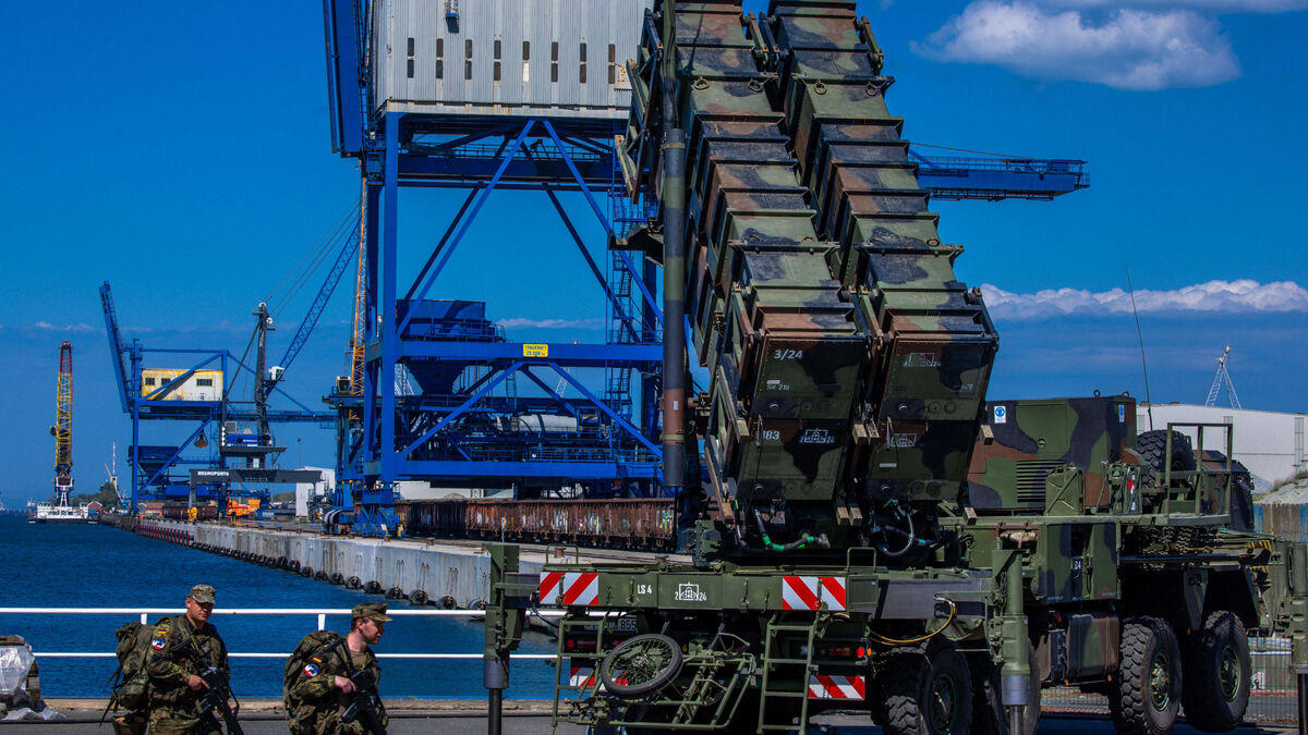 guerre en ukraine : la roumanie va envoyer un système défense antiaérienne patriot à kiev